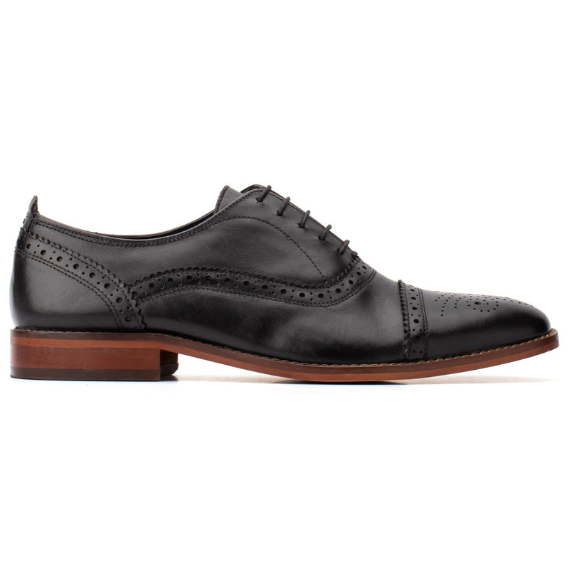 Base London Cast Waxy Scarpe Nere In Stile Brogue In Pelle Da Uomo